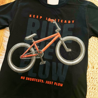Conj. Camiseta Ride the Flow e Bermuda - Preto e Cor Telha